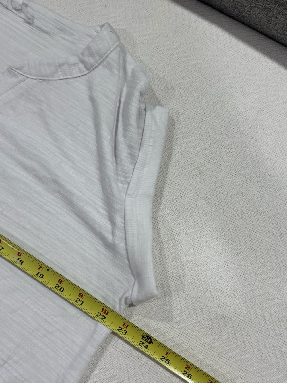 🍋Jane and Delancey Cream Short-Sleeve Henley Top with Button Placket🧺 - Picture 4 of 9